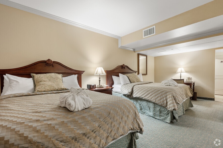 More Photos Of 250 E James St, Cleburne Hotel For Sale
