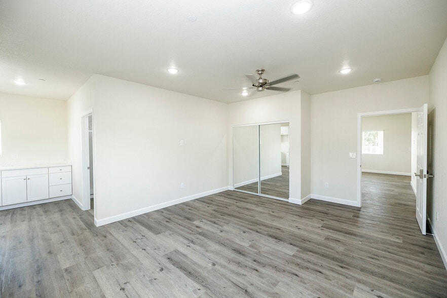 More Photos Of 720 N 2nd St, Patterson Specialty For Sale