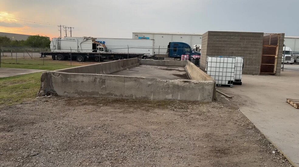 More Photos Of 2269 N Masch Branch Rd, Denton Truck Terminal For Lease