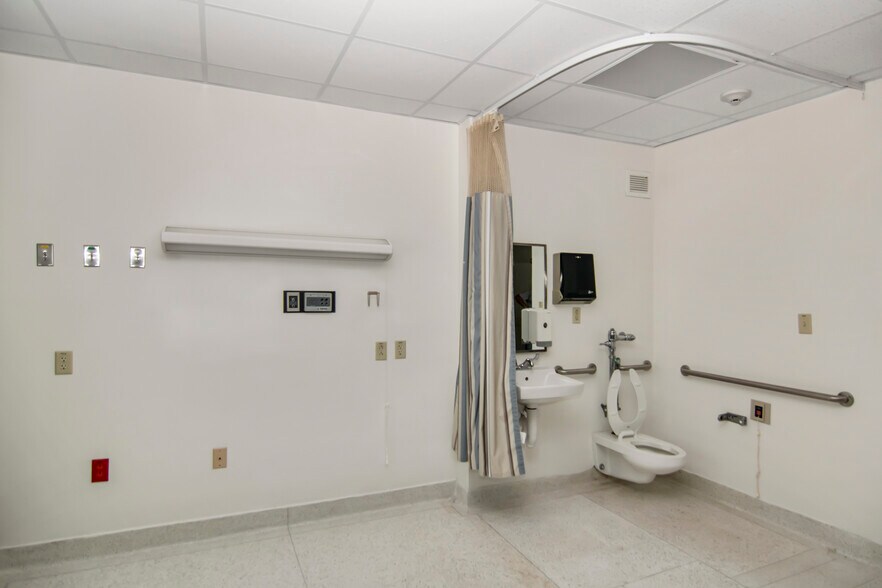 More Photos Of 600 N Main St, Mount Vernon Congregate Senior Housing For Sale