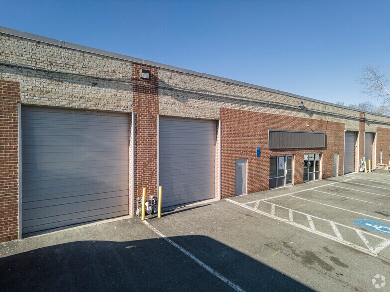 More Photos Of 7401-7403 Lockport Pl, Lorton Unknown For Lease