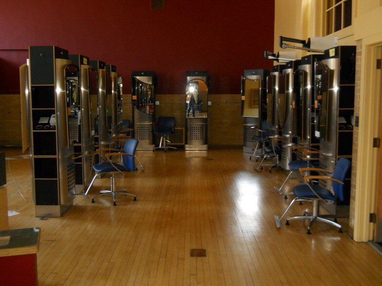 More Photos Of 1034 S 18th St, Manitowoc Flex For Lease