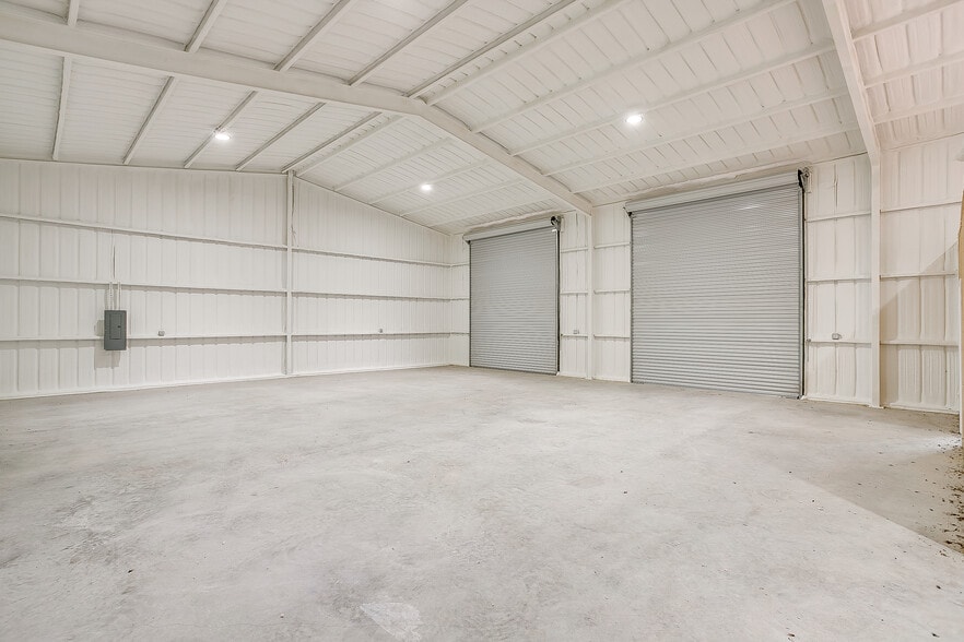 More Photos Of 113 Bennett Hills dr, Weatherford Warehouse For Sale