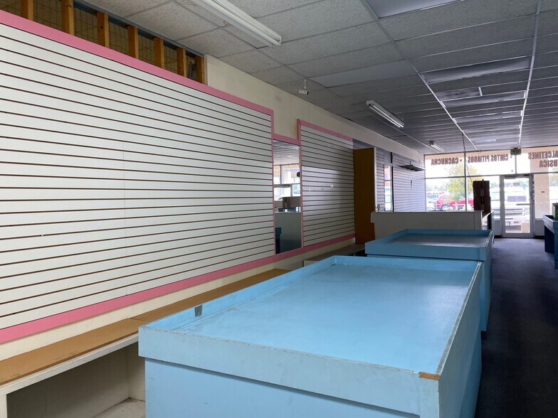 More Photos Of 2200 S Monaco Pky, Denver Storefront For Lease
