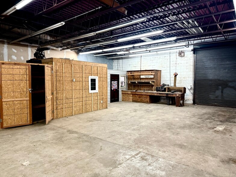 More Photos Of 8 Logan St, Carnegie Flex For Sale