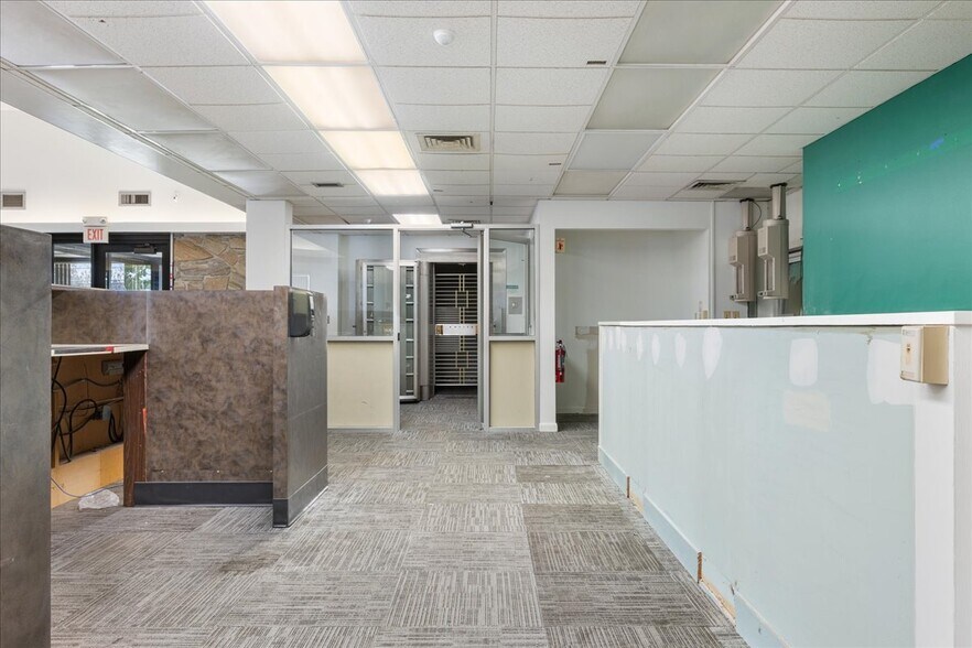 More Photos Of 43 Pennsylvania Ave, Niantic Bank For Lease