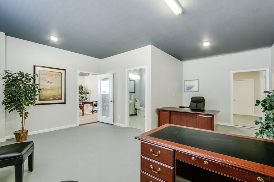 More Photos Of 12081 Katy Rd, Keller Flex For Lease