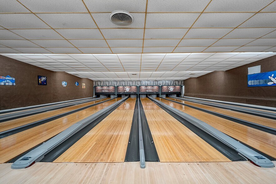 More Photos Of 326 Main St, Wausaukee Bowling Alley For Sale