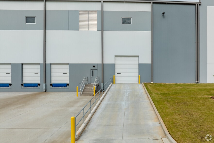 More Photos Of 134 Long Rd, Williamston Distribution For Sale