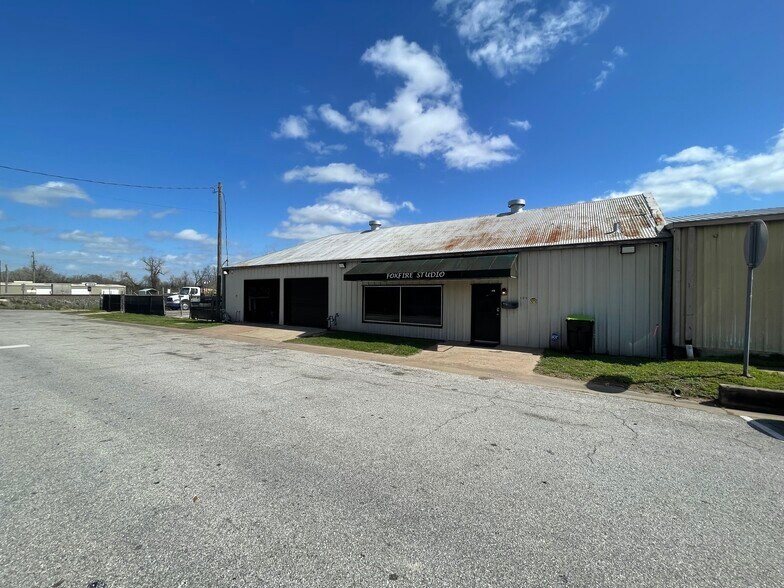 More Photos Of 105 S 2nd St, Richmond General Retail For Sale