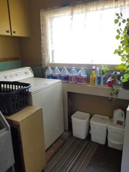 More Photos Of 109256 Highway 97 N, Chemult Hotel For Sale