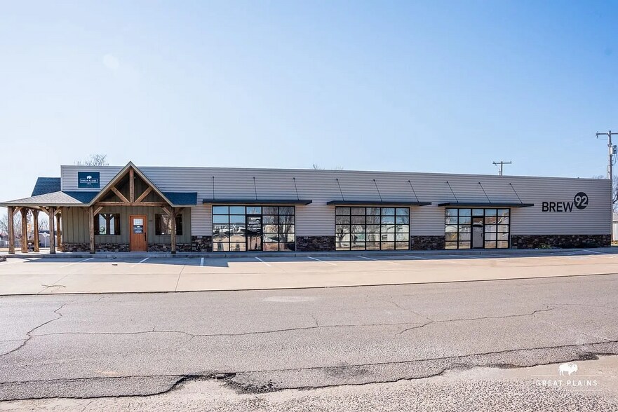 More Photos Of 204 S Broadway Ave, Hinton Storefront Retail Office For Sale