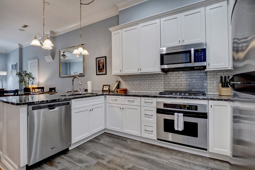 More Photos Of 271 N Front St, Wilmington General Retail For Sale