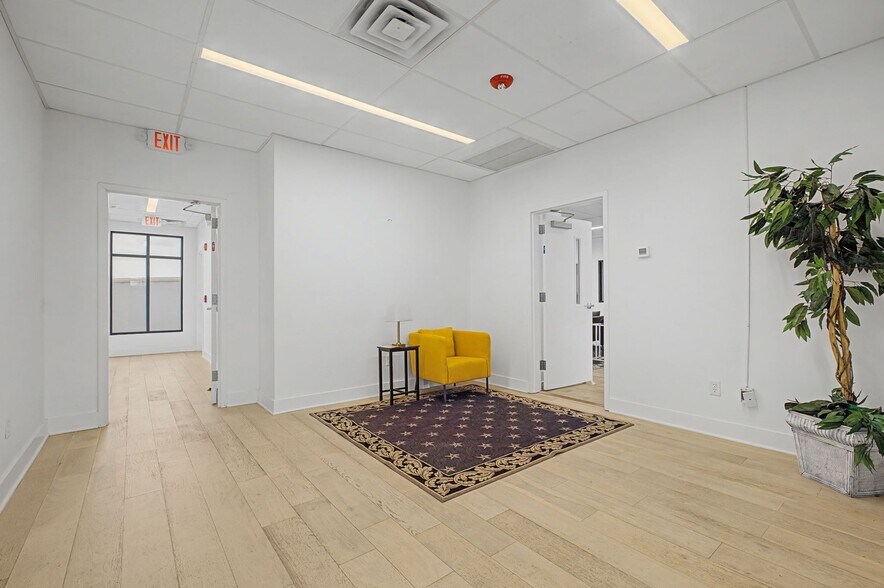 More Photos Of 6117 Centennial Blvd, Nashville Storefront Retail Office For Lease