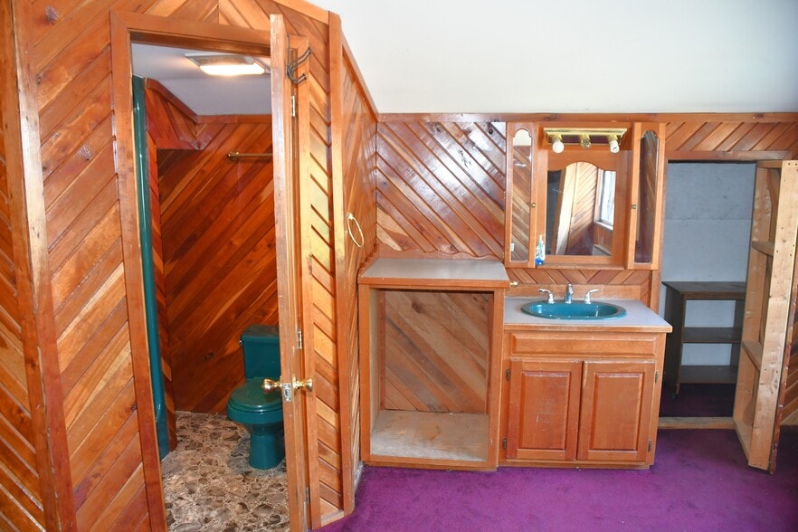 More Photos Of 138 Chestnut St, Marienville General Retail For Sale