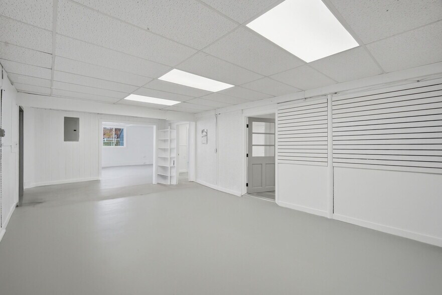 More Photos Of 14 Easthampton Rd, Northampton Warehouse For Lease