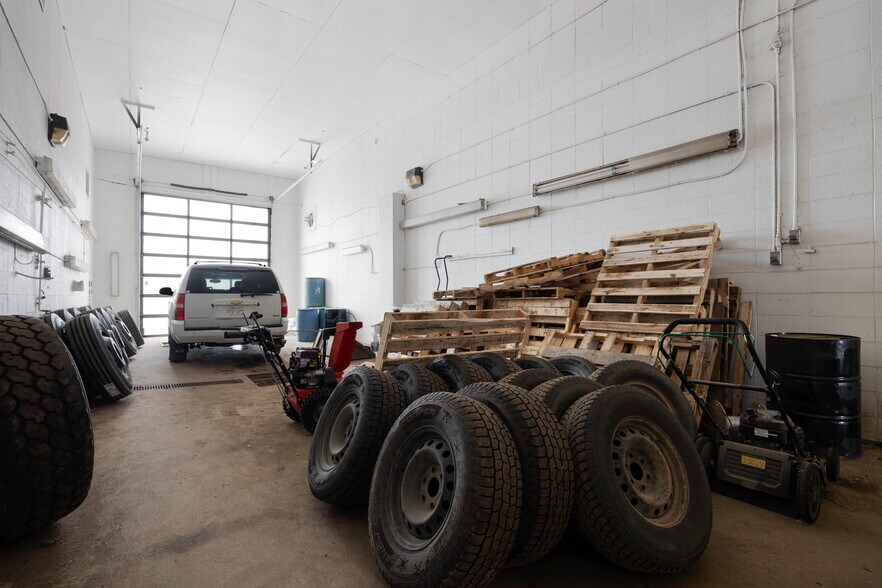 More Photos Of 8030 Golosky Av, Fort McMurray Truck Terminal For Lease