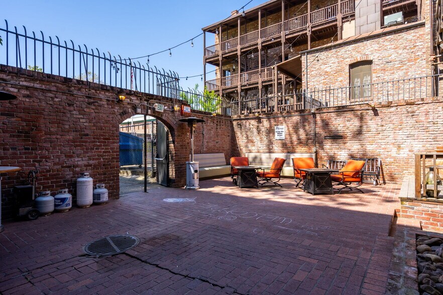 More Photos Of 910 2nd St, Sacramento Bar For Sale