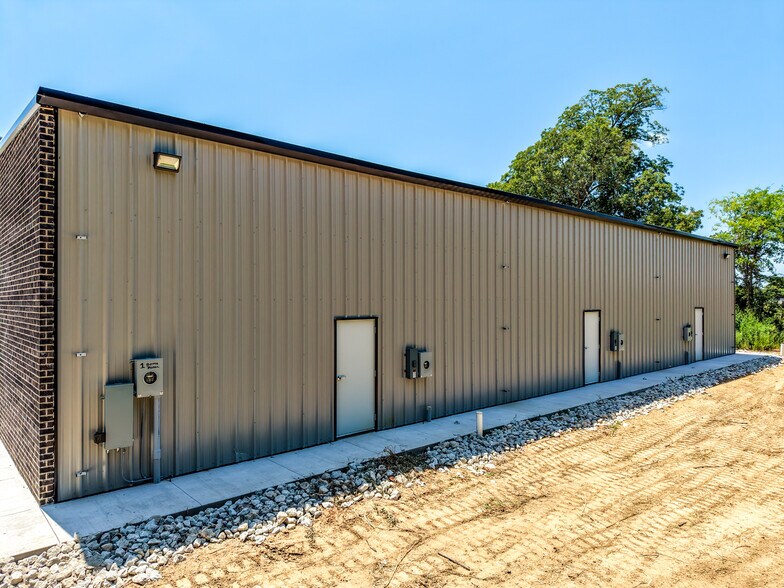 More Photos Of 410 Interstate 30 Frontage Rd., Mount Vernon General Retail For Lease