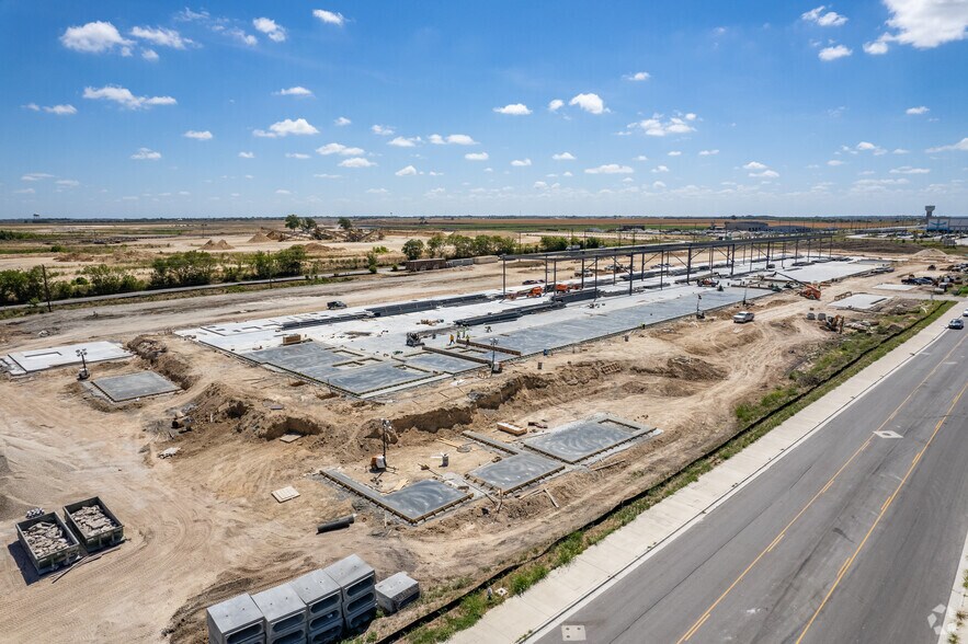 More Photos Of 1425 Susurro Pky, San Marcos Distribution For Lease