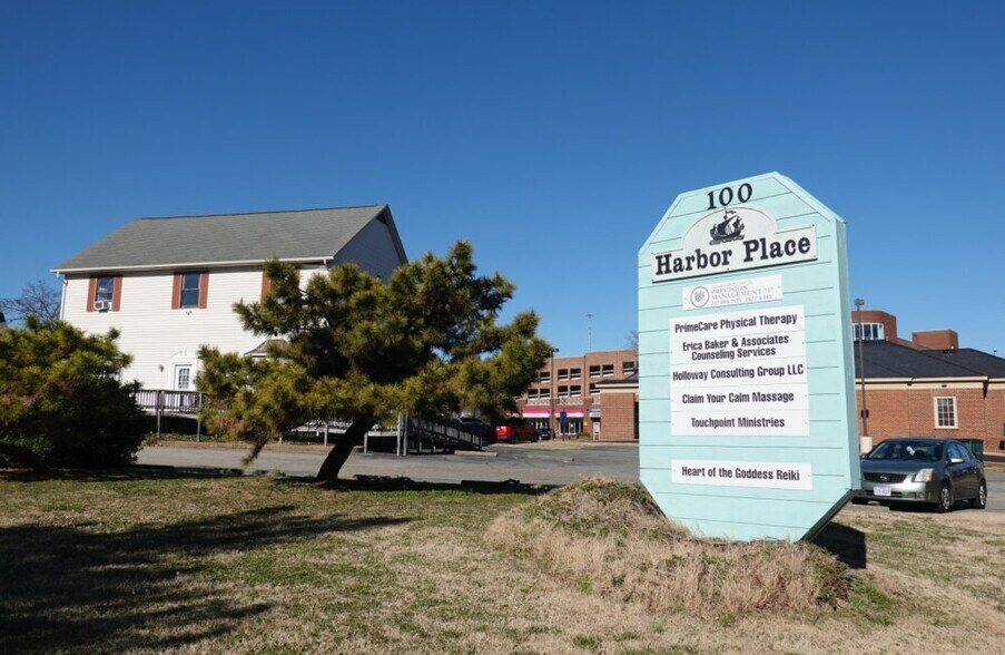 More Photos Of 100 Bridge St, Hampton Office For Lease