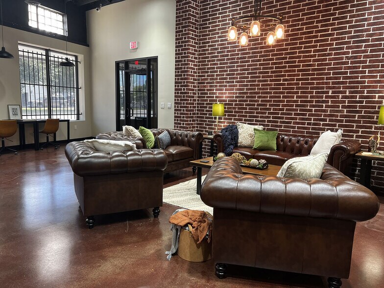 More Photos Of 3602 Navigation Blvd, Houston Freestanding For Sale