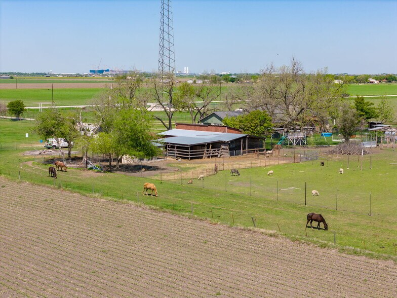 More Photos Of 11001 S State Highway 95, Taylor Land For Sale