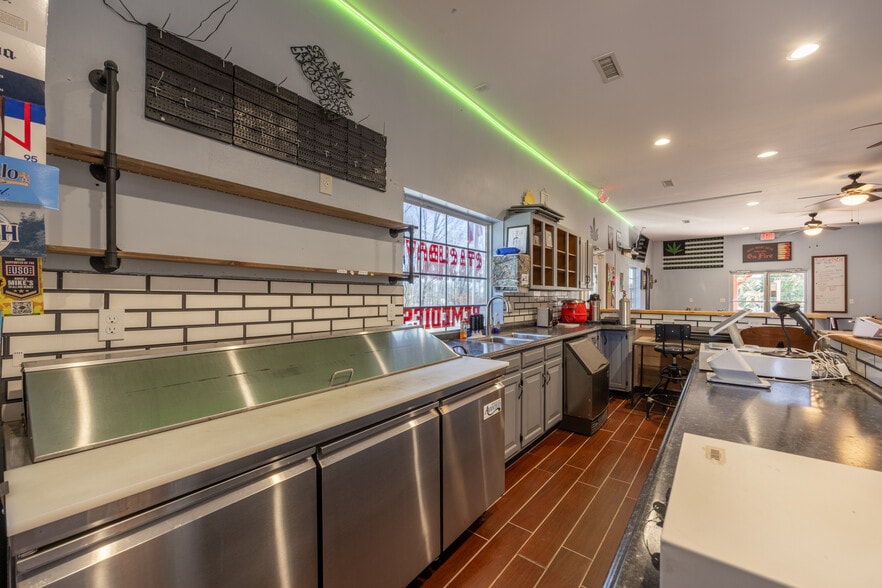 More Photos Of 6735 Wassom Memorial Hwy, Grandview General Retail For Sale