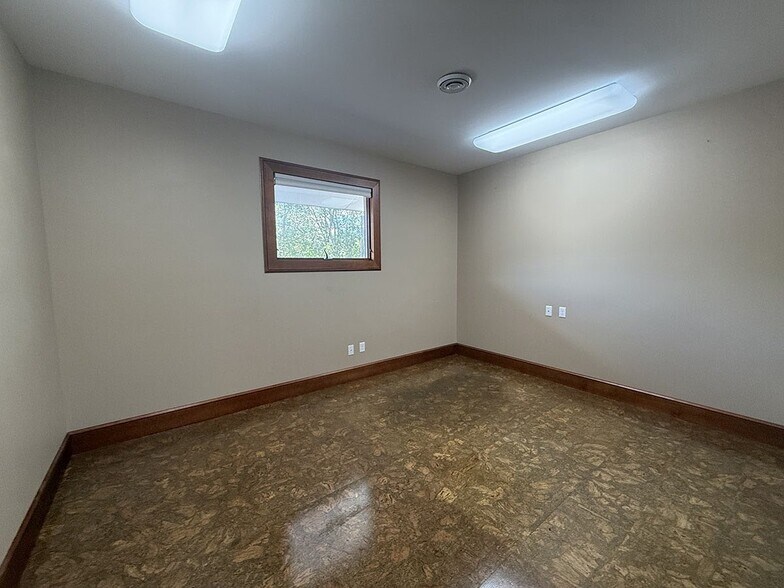 More Photos Of 9540 Airport Hwy, Monclova Warehouse For Sale