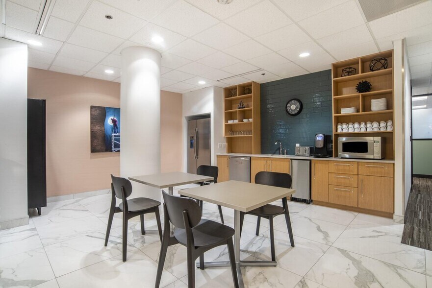 More Photos Of 1600 Broadway, Denver Office For Lease