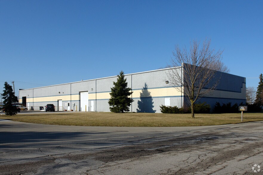 More Photos Of 6969 Commodore Dr, Walbridge Distribution For Lease