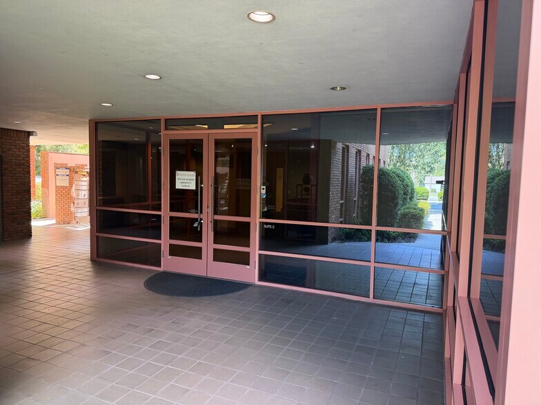 More Photos Of 2700 NW 43rd St, Gainesville Office For Lease