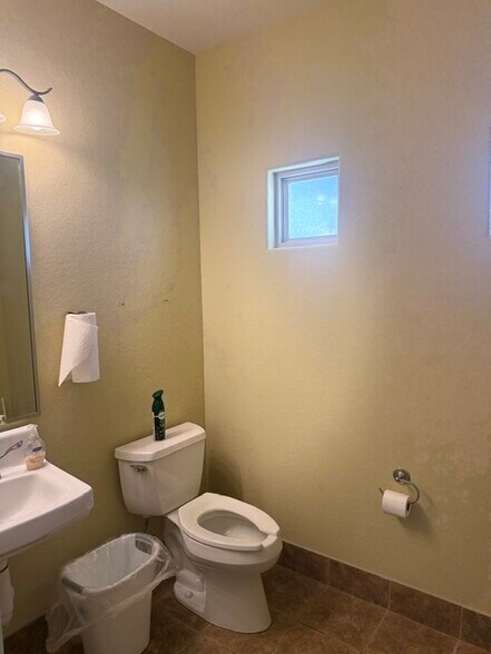 More Photos Of 16239 Nacogdoches Rd, San Antonio Healthcare For Lease