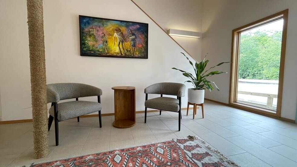 More Photos Of 18300 Minnetonka Blvd, Wayzata Office For Sale