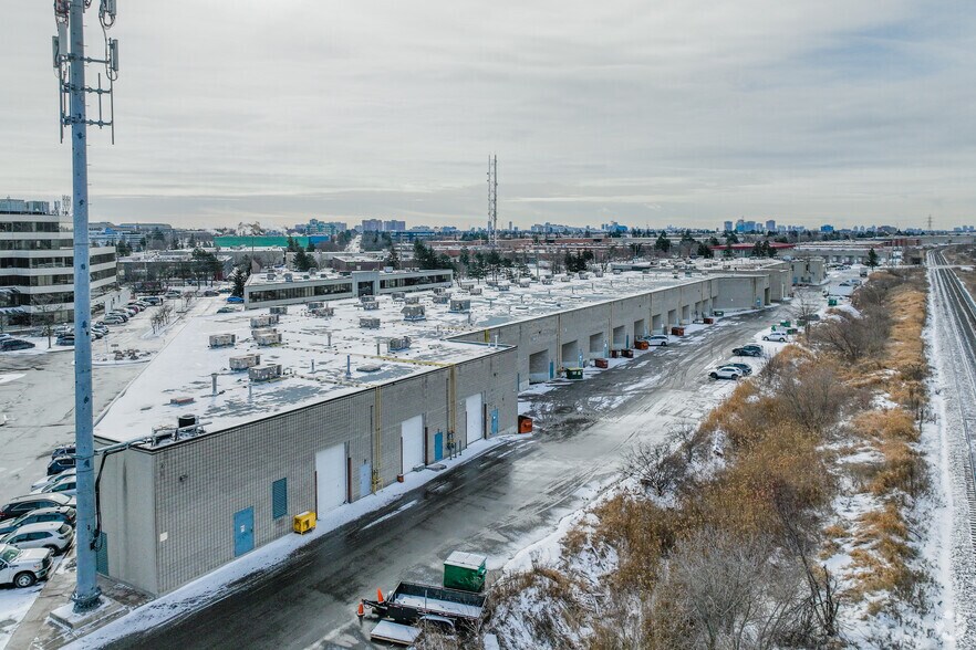 More Photos Of 570 Alden Rd, Markham Light Distribution For Lease