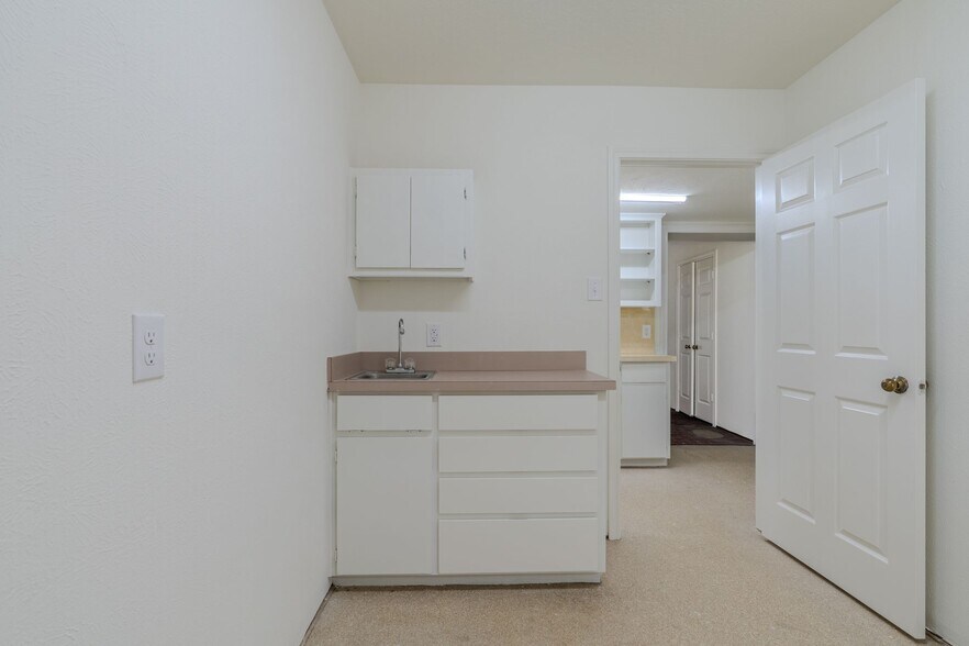 More Photos Of 4527 Stonewall St, Greenville Medical For Sale