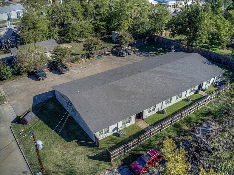 More Photos Of 214 Locust St, Sulphur Springs Apartments For Sale