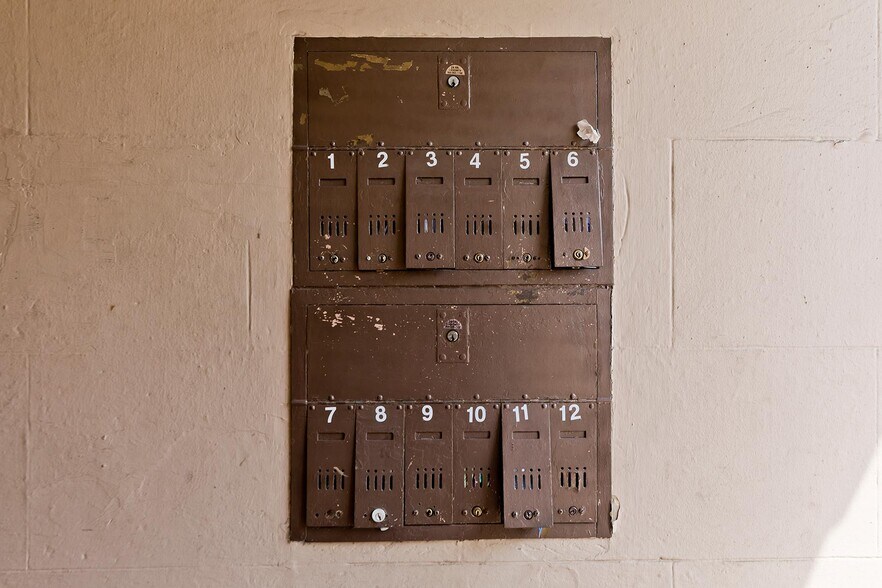 More Photos Of 637 N Spaulding Ave, Los Angeles Apartments For Sale