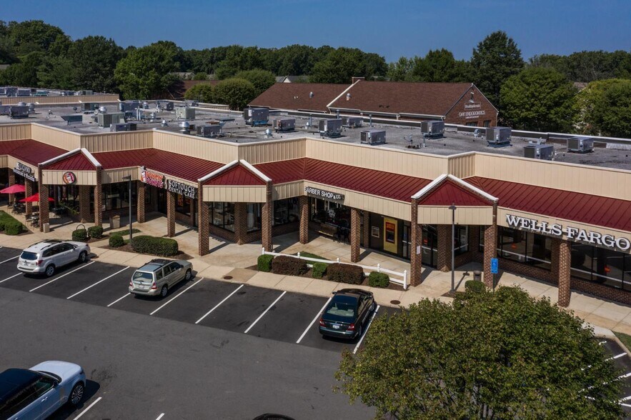 More Photos Of 2946A-Q-2952A-K Chain Bridge Rd, Oakton Unknown For Lease