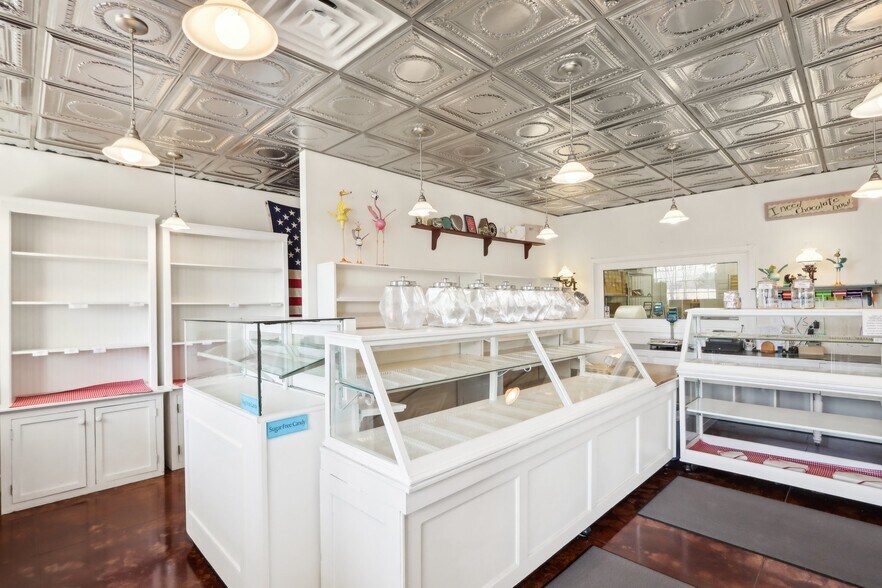 More Photos Of 680 Enterprise Dr, Lake Mills General Retail For Sale