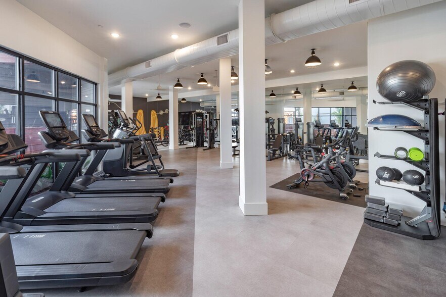 More Photos Of 1647 E Colonial Dr, Orlando Apartments For Sale