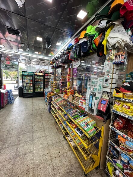More Photos Of 16798 N Miami Ave, North Miami Beach Convenience Store For Sale