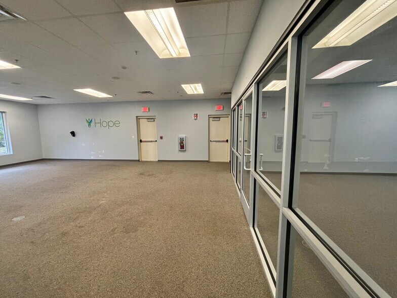 More Photos Of 3252 Ginger Creek Dr, Springfield Storefront Retail Office For Lease