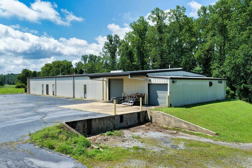 Primary Photo Of 690 Shepherd St, Hendersonville Light Manufacturing For Lease