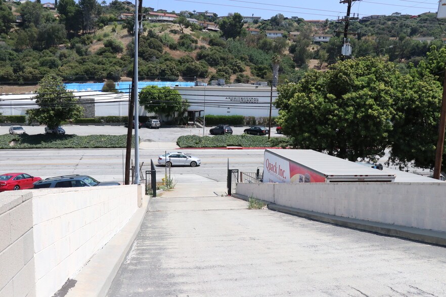 More Photos Of 571-573 Monterey Pass Rd, Monterey Park Warehouse For Lease