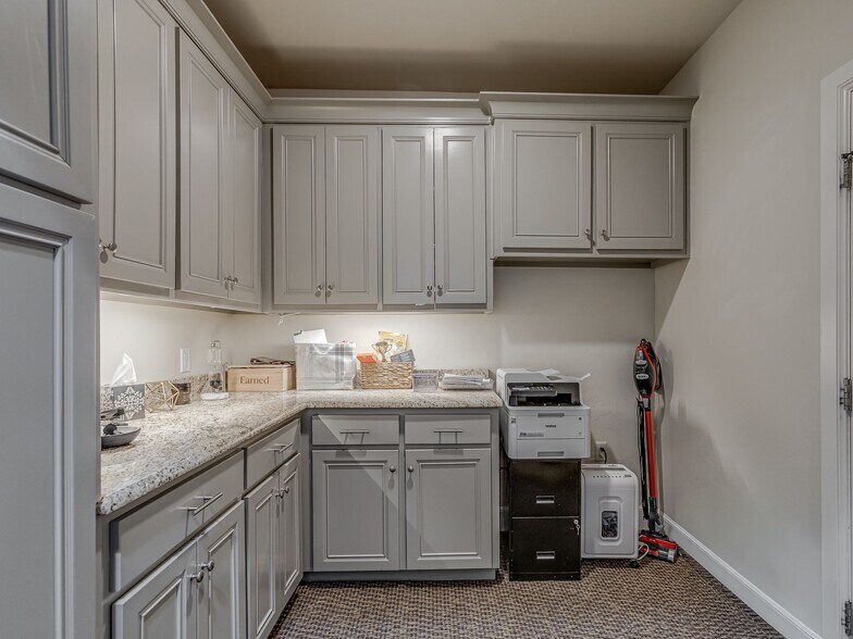 More Photos Of 2232 Bridgeview Blvd, Edmond Office Residential For Sale