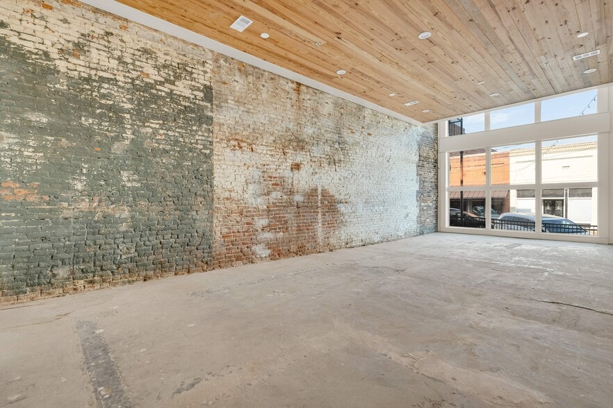 More Photos Of 108 S Lafayette St, Starkville Storefront Retail Office For Lease