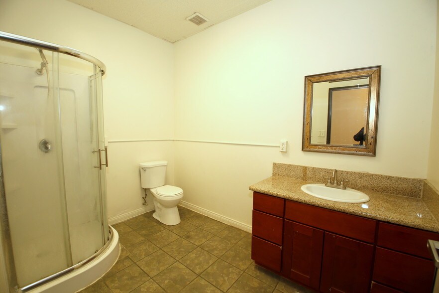 More Photos Of 4846 Florence Ave, Bell Unknown For Lease