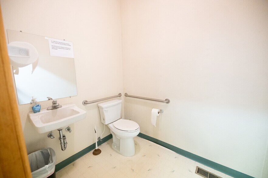More Photos Of 123 N 1st St, Grants Office For Sale