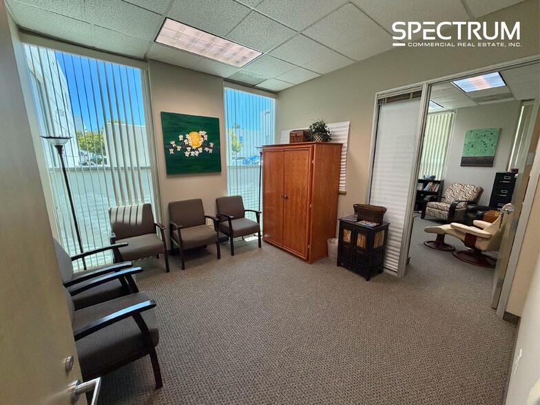 More Photos Of 27951 Smyth Dr, Valencia Office For Sale